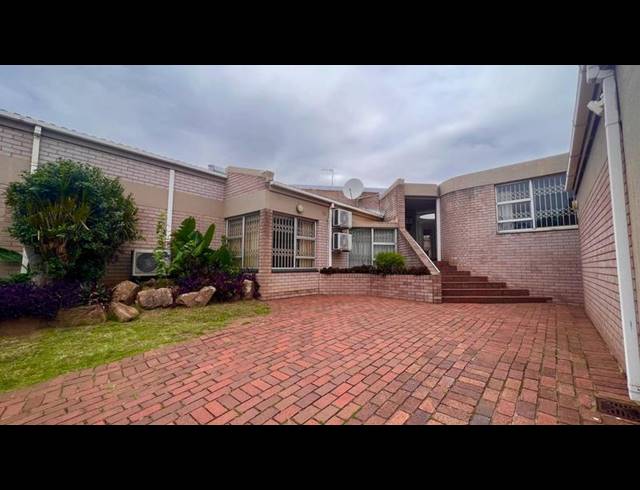 4 BEDROOM HOUSE FOR SALE IN RESERVOIR HILLS